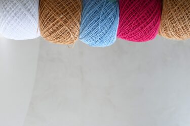 糸の原料・種類・番手を徹底解説！ – アパレル資材研究所 「&CROP」by