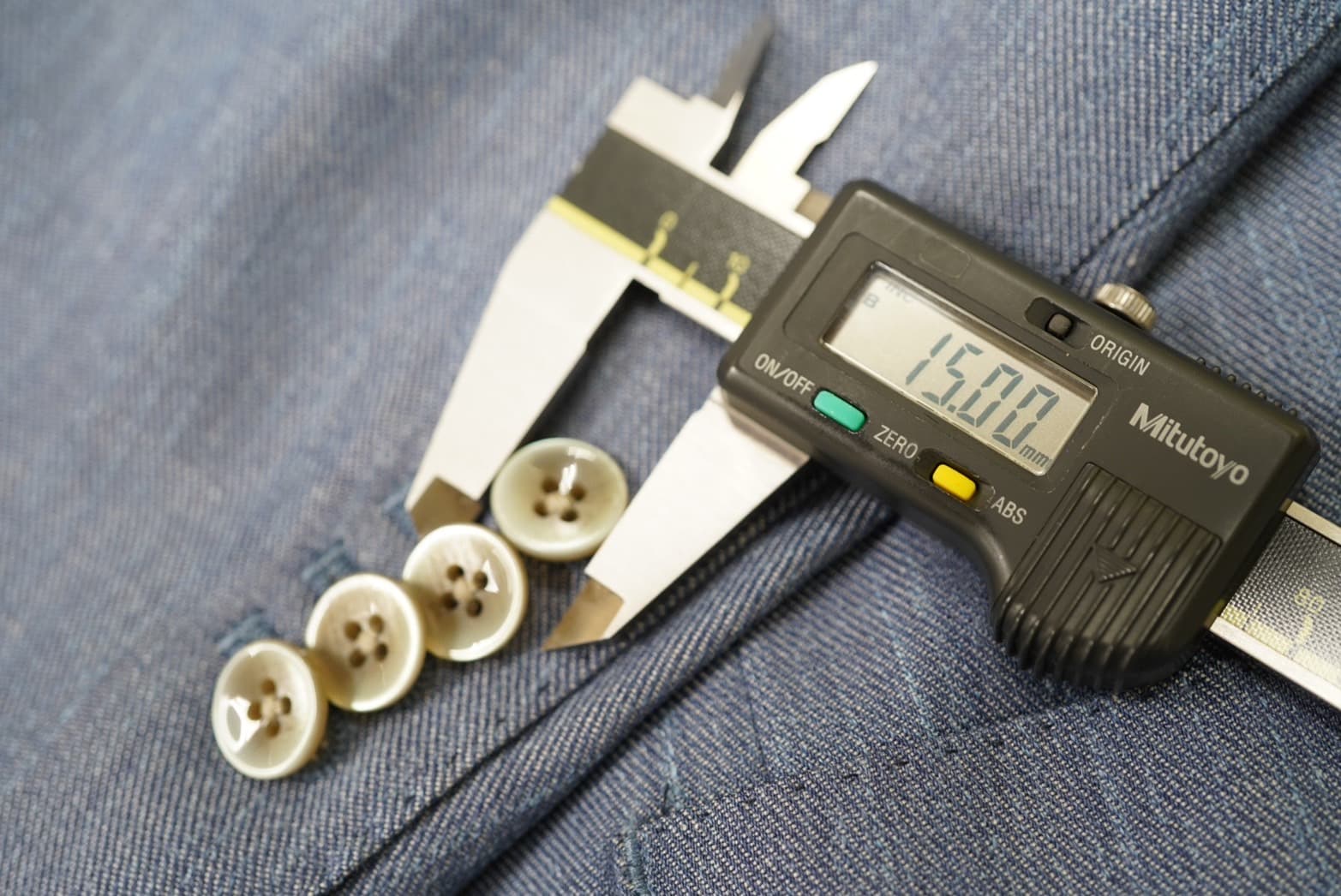 アイテム別》アパレル業界でのボタンサイズ選びの基本ガイド